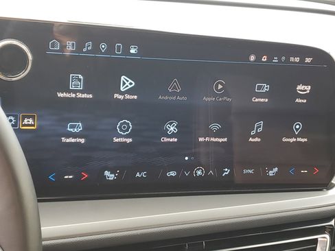 Used 2025 Chevrolet Traverse LT image 20