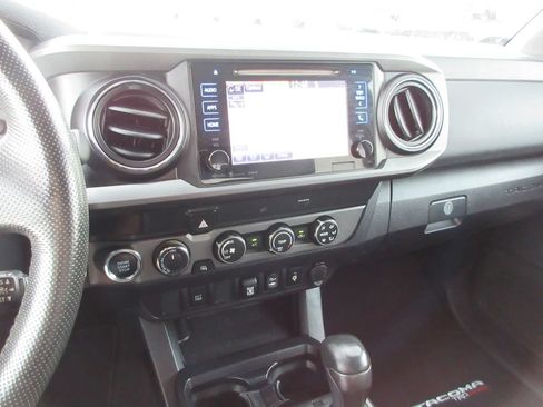 Used 2019 Toyota Tacoma TRD Off-Road AWD/4WD image 24