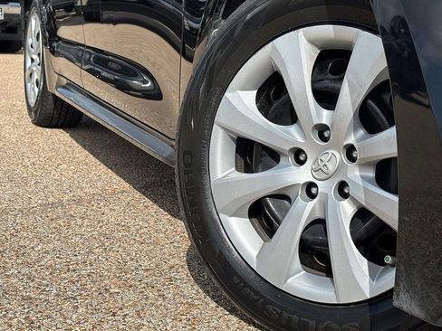 Used 2023 Toyota Corolla LE FWD image 2