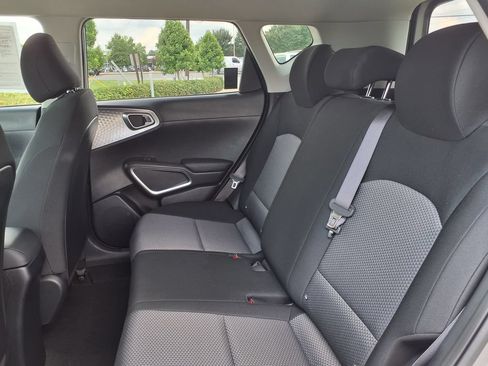 Used 2025 Kia Soul LX w/ LX Technology Package FWD image 18
