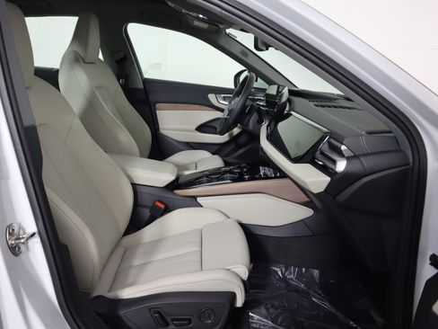 Used 2025 Audi A5 2.0T Prestige w/ 19" Wheel Package image 10