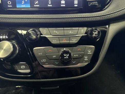 New 2026 Chrysler Pacifica Select w/ S Appearance Package AWD/4WD image 18