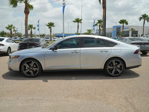 Used 2025 Honda Accord Sport image 9
