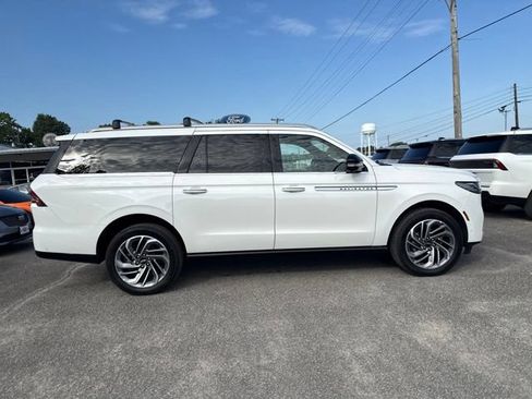 Used 2025 Lincoln Navigator L Reserve AWD/4WD image 21