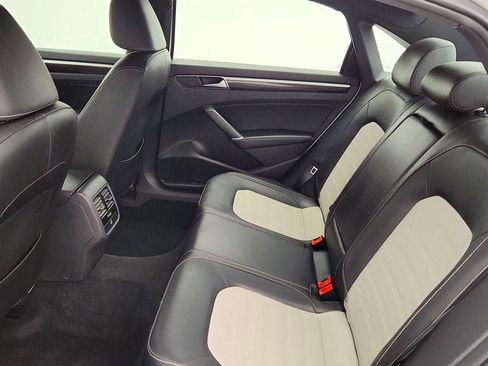 Used 2018 Volkswagen Passat 3.6 FWD image 20