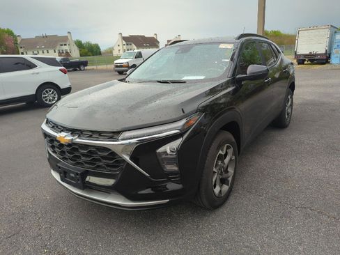 Used 2024 Chevrolet Trax LT w/ Driver Confidence Package image 2