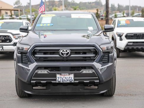 Certified 2025 Toyota Tacoma SR5 AWD/4WD image 17