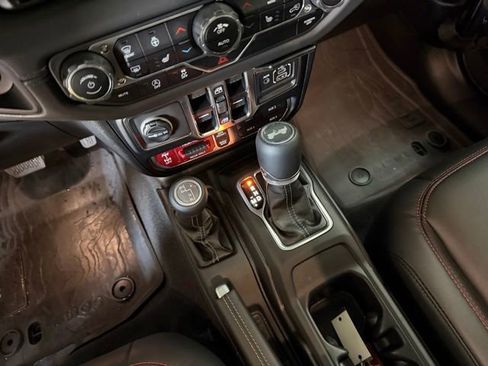 Certified 2025 Jeep Wrangler Unlimited Rubicon w/ Convenience Group AWD/4WD image 29