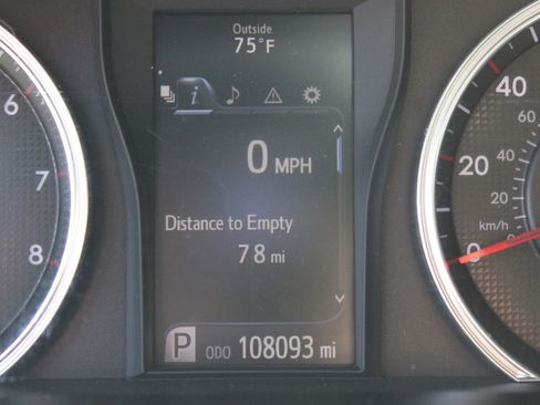 Used 2015 Toyota Camry SE FWD image 34