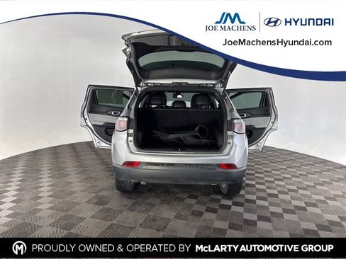 Used 2023 Jeep Compass Latitude image 17