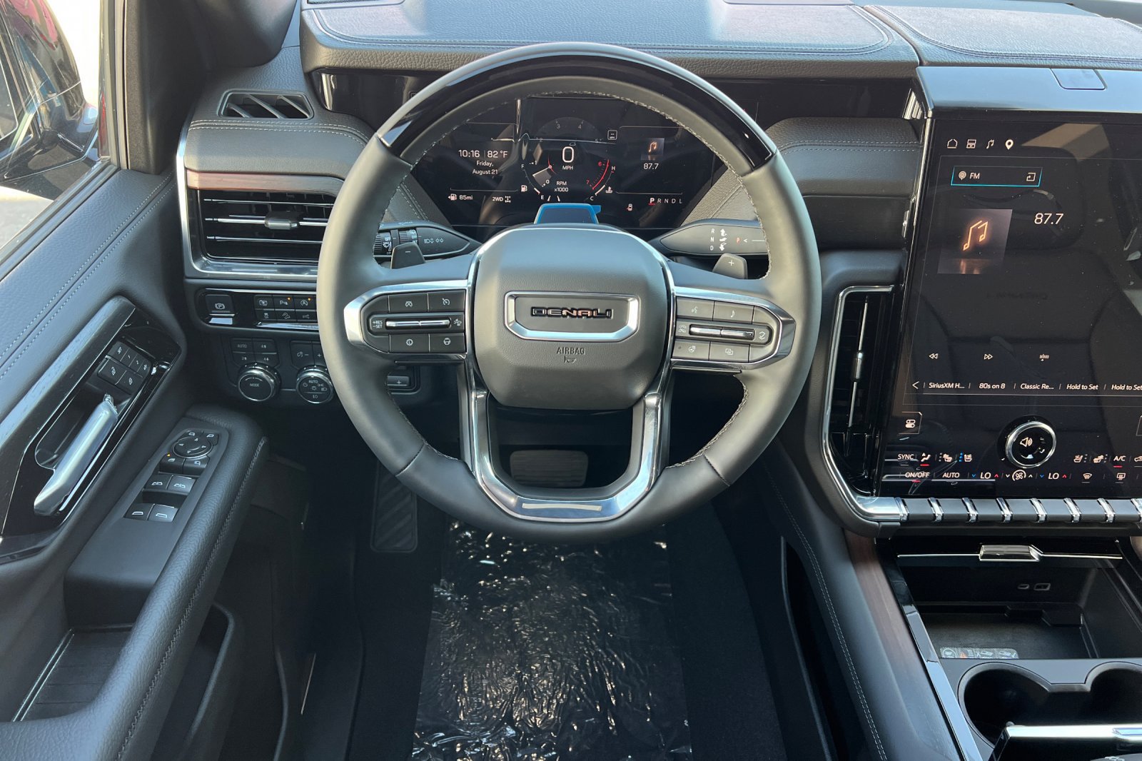 New 2026 GMC Yukon Denali w/ Advanced Technology Package AWD/4WD image 14