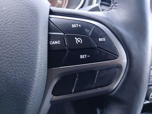 Used 2019 Jeep Cherokee Latitude Plus w/ Comfort/Convenience Group AWD/4WD image 25