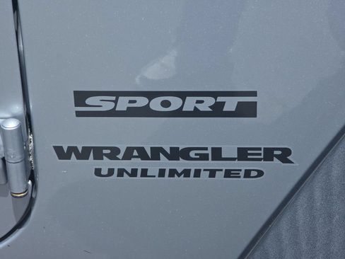 Used 2017 Jeep Wrangler Unlimited Sport w/ Quick Order Package 24S AWD/4WD image 16