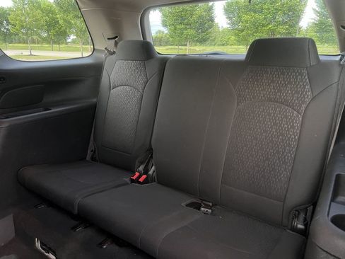 Used 2015 GMC Acadia SLE FWD image 16