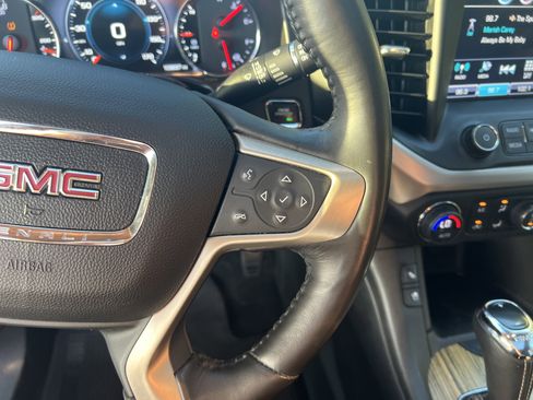 Used 2017 GMC Acadia Denali w/ Technology Package FWD image 18