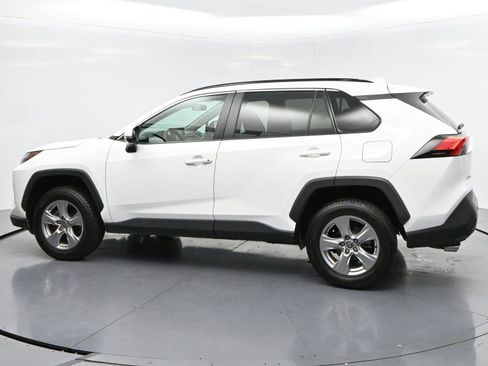 Used 2022 Toyota RAV4 XLE AWD/4WD image 5