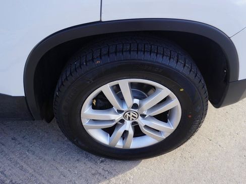 Used 2016 Volkswagen Tiguan S FWD image 8
