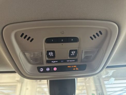 Certified 2020 Chevrolet Traverse Premier w/ Redline Edition AWD/4WD image 18
