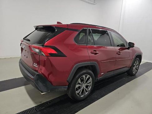 Used 2022 Toyota RAV4 XLE Premium image 4