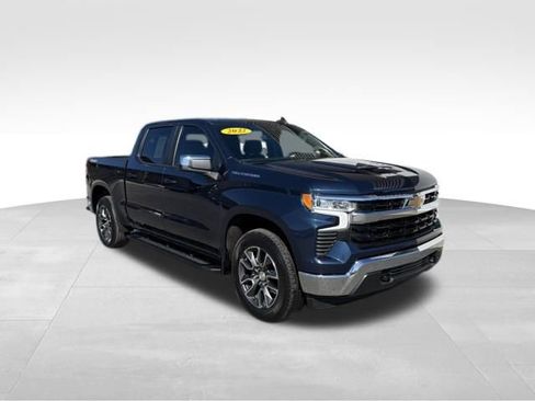 Used 2022 Chevrolet Silverado 1500 LT image 3