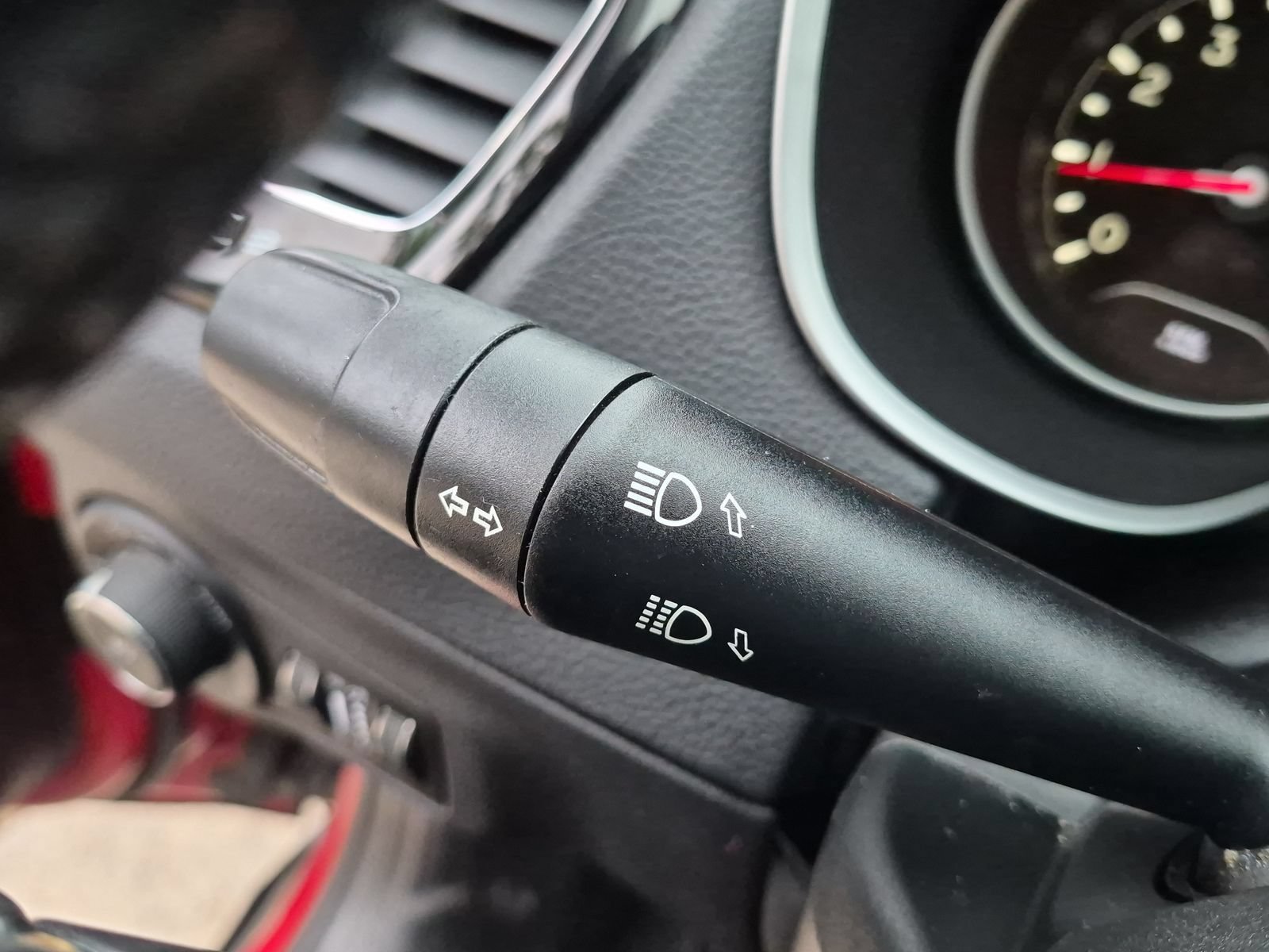 Used 2018 Jeep Compass Limited w/ Navigation Group AWD/4WD image 24
