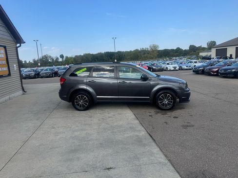 Used 2018 Dodge Journey SE w/ Connectivity Group image 4