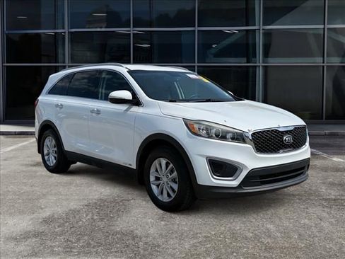 Used 2017 Kia Sorento AWD w/ LX V6 Convenience Package image 1