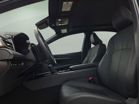 Used 2025 Toyota Camry XSE FWD image 9