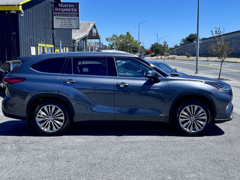 Used 2020 Toyota Highlander Limited Platinum image 4