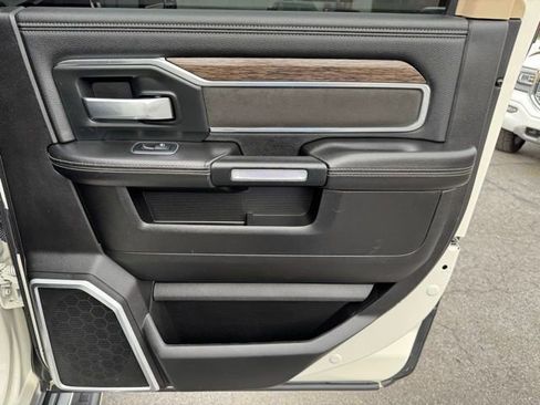 Used 2019 RAM 2500 Laramie AWD/4WD image 18