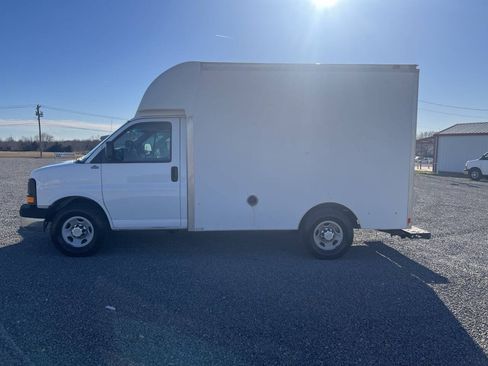 Used 2015 Chevrolet Express 3500 RWD image 2
