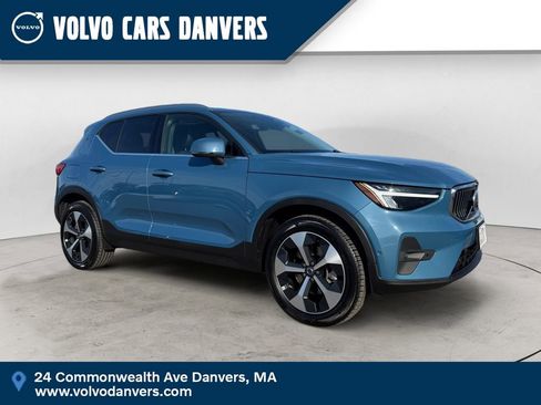 Certified 2025 Volvo XC40 B5 Plus image 1