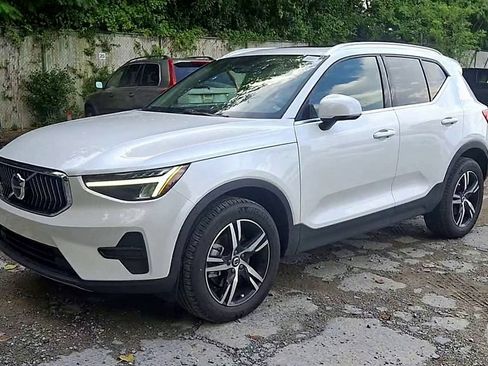 Used 2025 Volvo XC40 B5 Core AWD/4WD image 8