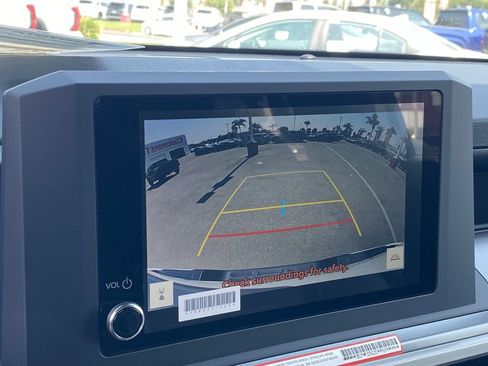 Certified 2025 Toyota Tacoma TRD Off-Road AWD/4WD image 16