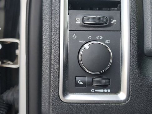 Used 2014 RAM 1500 Classic SLT image 28