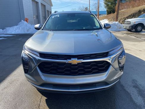 Certified 2025 Chevrolet Trax LT w/ LT Convenience Package image 8