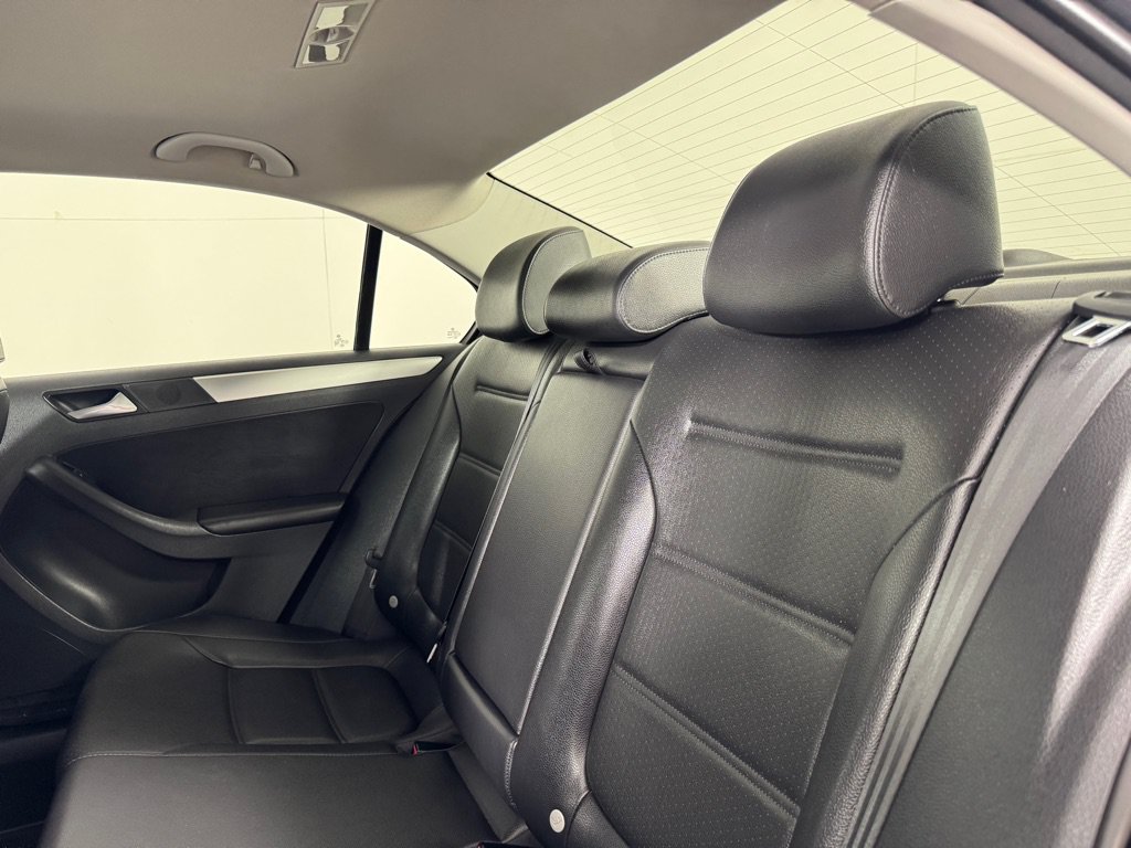 Used 2013 Volkswagen Jetta SE FWD image 18