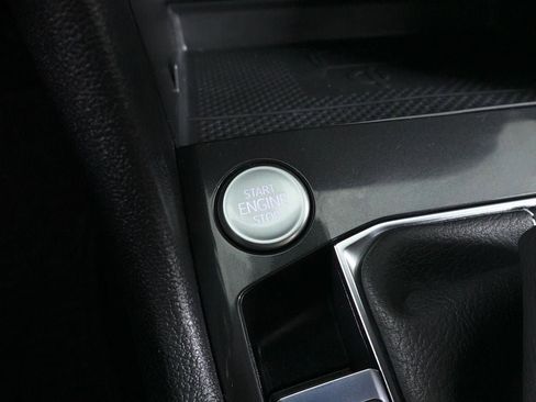 Used 2022 Volkswagen Tiguan SE w/ Panoramic Sunroof Package image 18