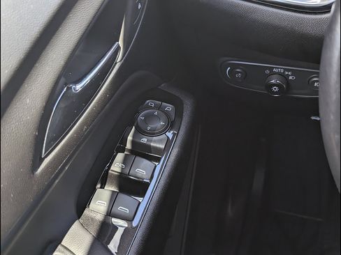 Used 2022 Chevrolet Equinox Premier AWD/4WD image 30