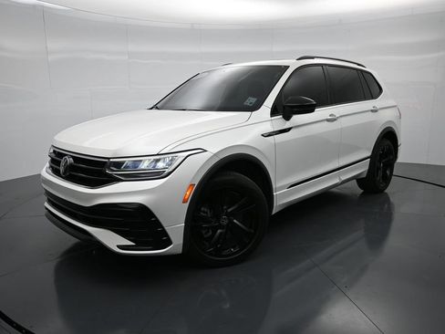 Used 2024 Volkswagen Tiguan SE R-Line w/ MDO Package, Two-Row AWD/4WD image 1