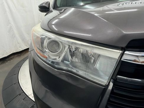 Used 2015 Toyota Highlander Limited FWD image 11