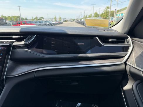 Used 2023 Jeep Grand Cherokee 4WD 4xe image 23