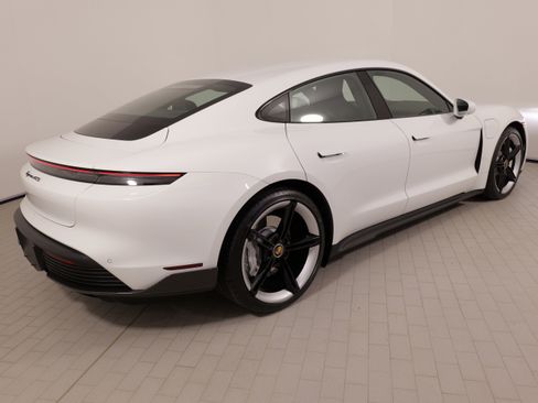 Used 2023 Porsche Taycan GTS image 11