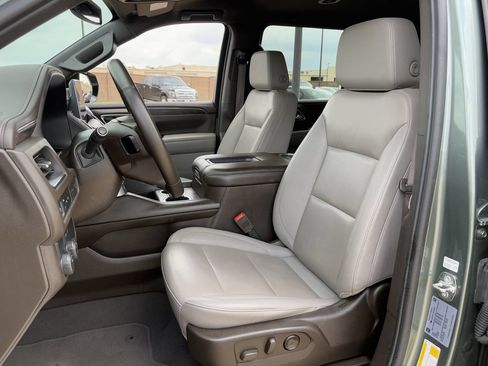 Used 2024 Chevrolet Suburban LT RWD image 26