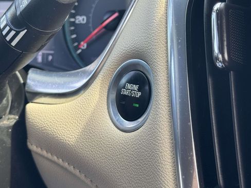 Used 2022 Chevrolet Traverse LS image 6