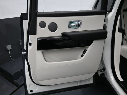 Certified 2022 Rolls-Royce Cullinan w/ Dark Exterior Package AWD/4WD image 28