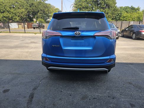 Used 2017 Toyota RAV4 LE image 5