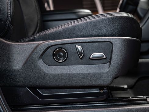 Used 2025 GMC Sierra 3500 Denali w/ Denali Reserve Package image 29