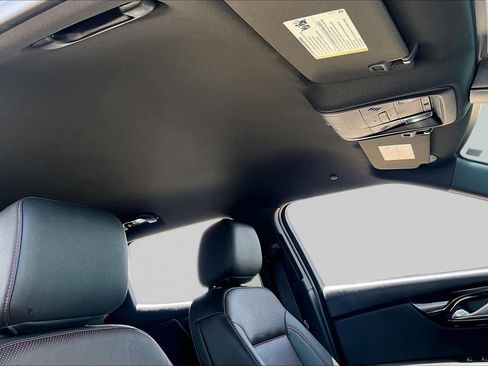 Used 2025 Chevrolet Blazer RS FWD image 14