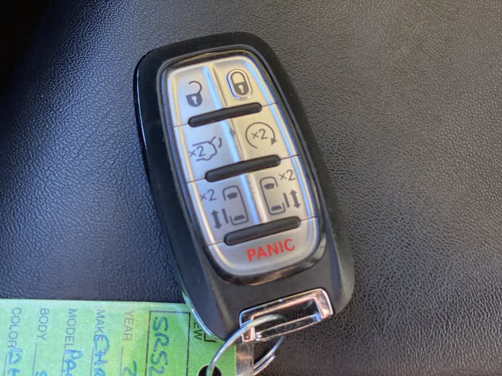 Used 2025 Chrysler Pacifica Select FWD image 26